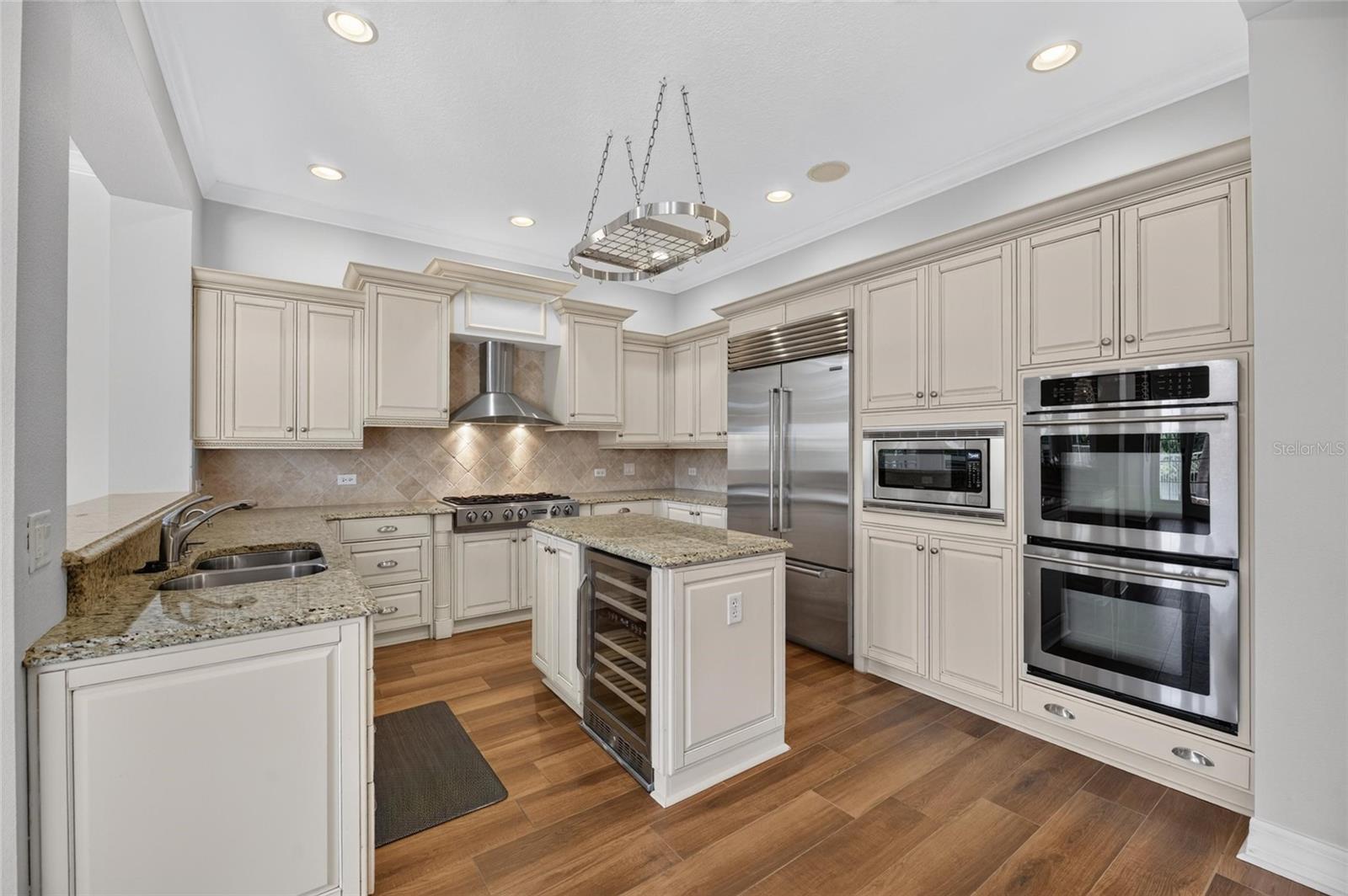 825 ISLEBAY DRIVE, Apollo Beach, FL 33572