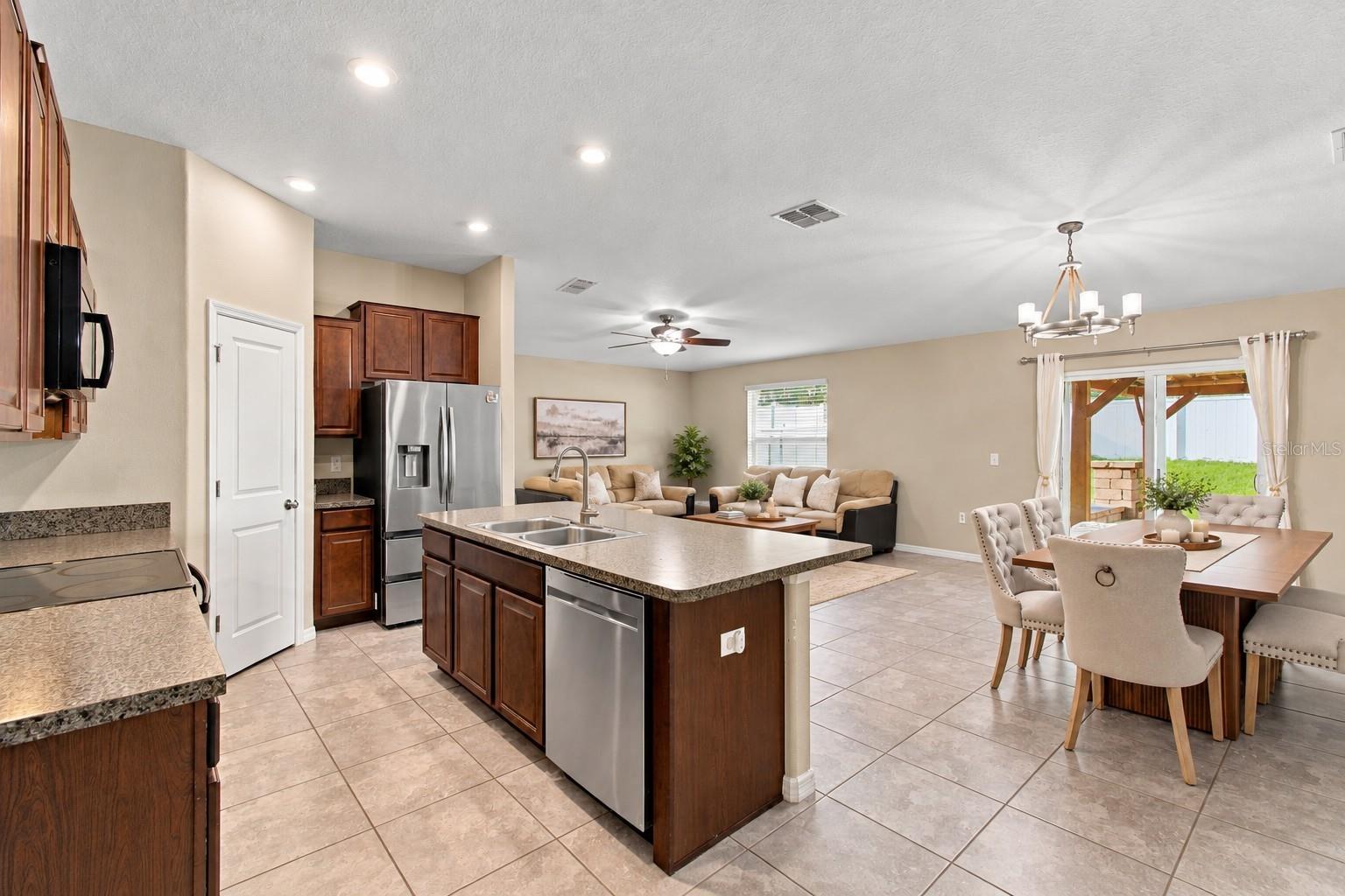 3808 KEARSNEY ABBEY CIRCLE, Dover, FL 33527