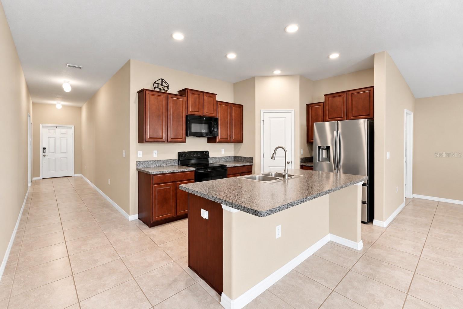 3808 KEARSNEY ABBEY CIRCLE, Dover, FL 33527