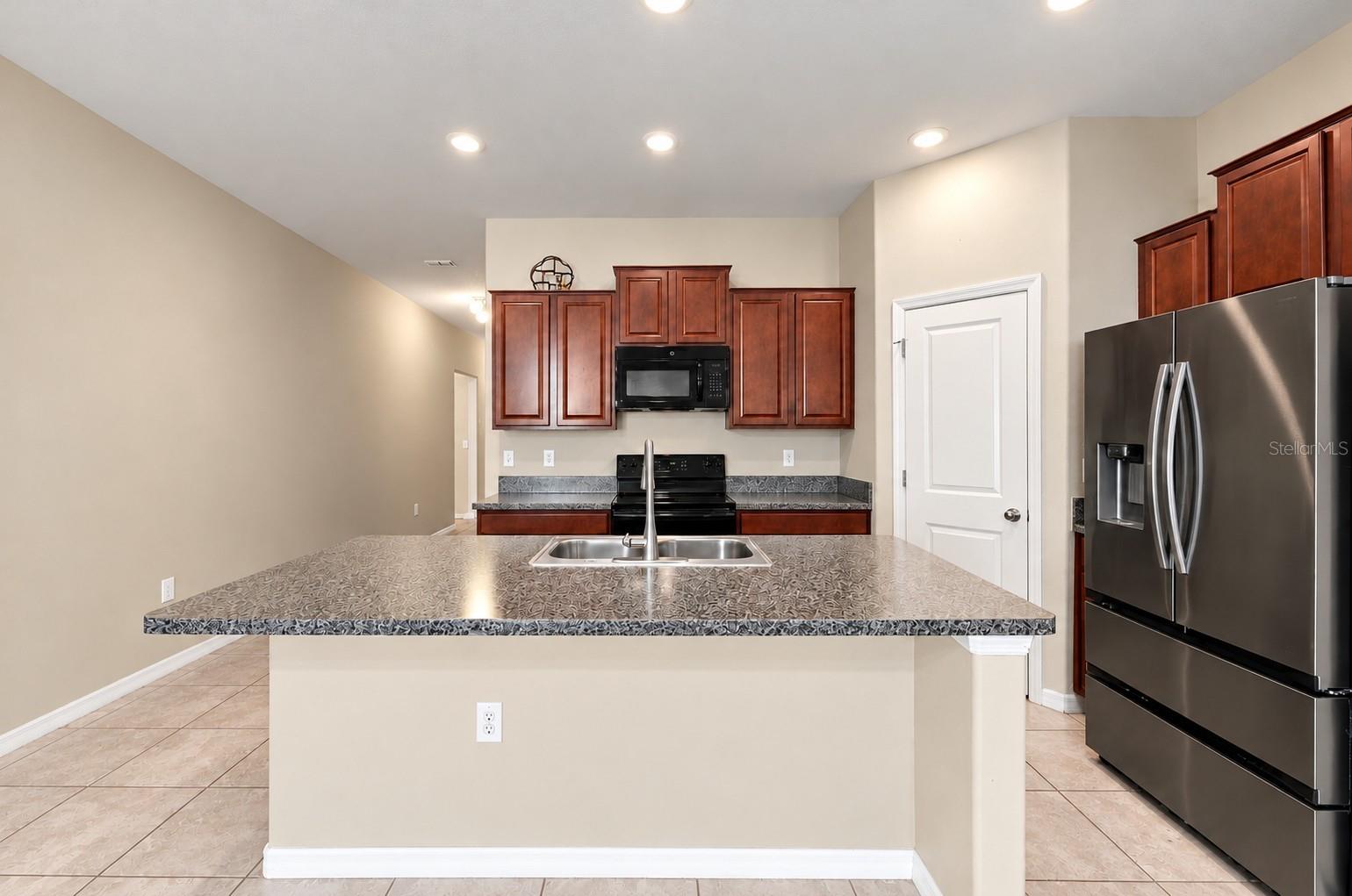 3808 KEARSNEY ABBEY CIRCLE, Dover, FL 33527