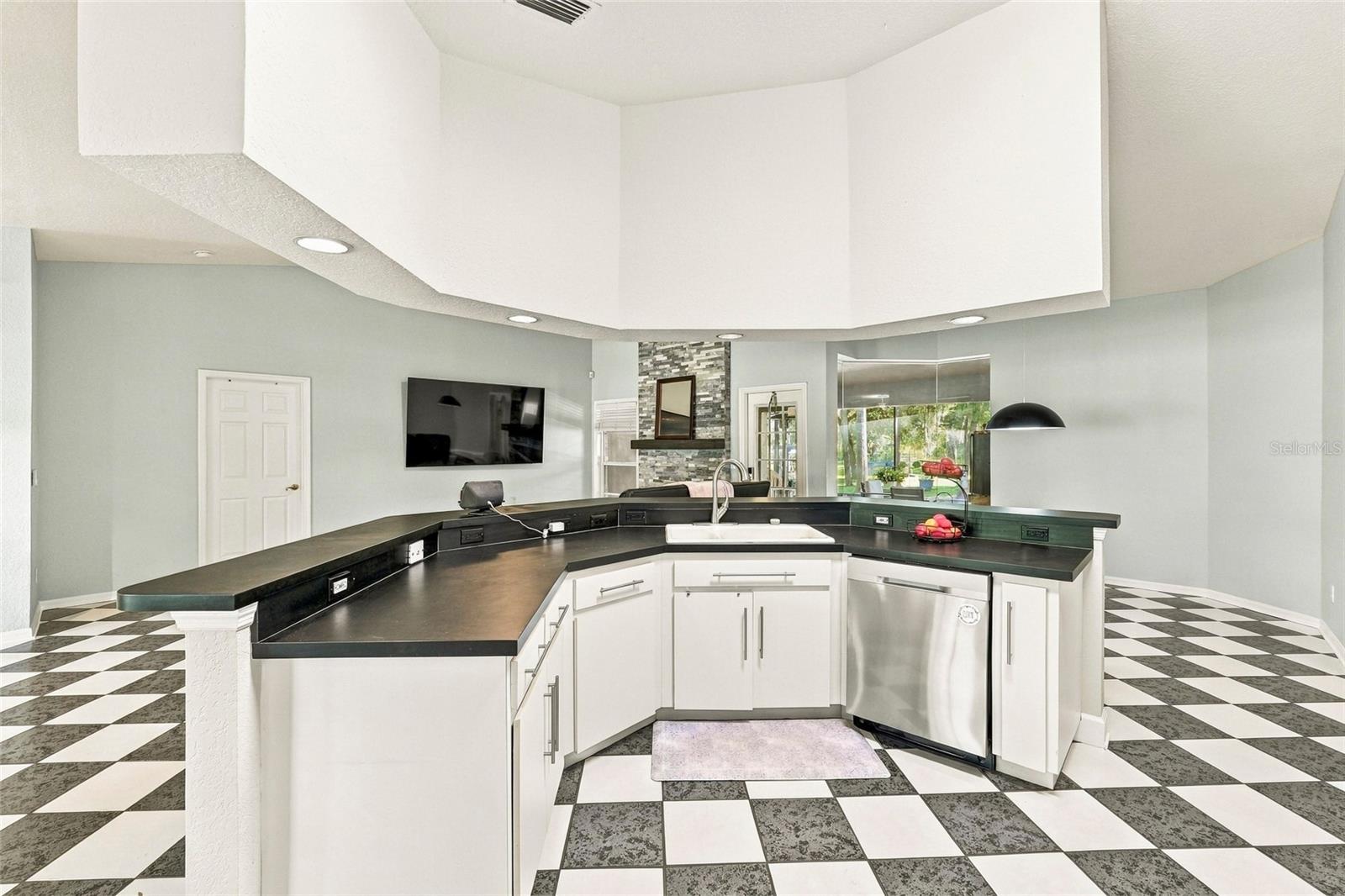 8416 SOUTHWOOD OAKS STREET, Lithia, FL 33547
