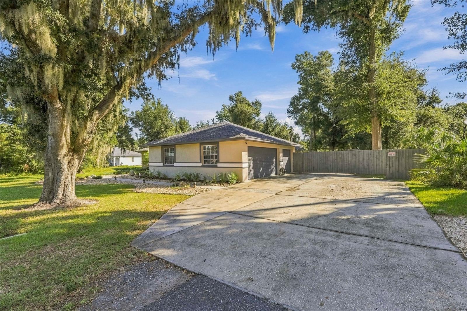 8416 SOUTHWOOD OAKS STREET, Lithia, FL 33547