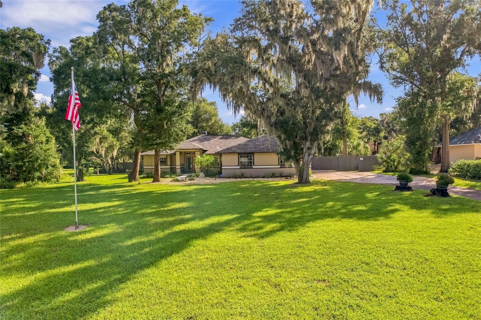 8416 SOUTHWOOD OAKS STREET, Lithia, FL 33547