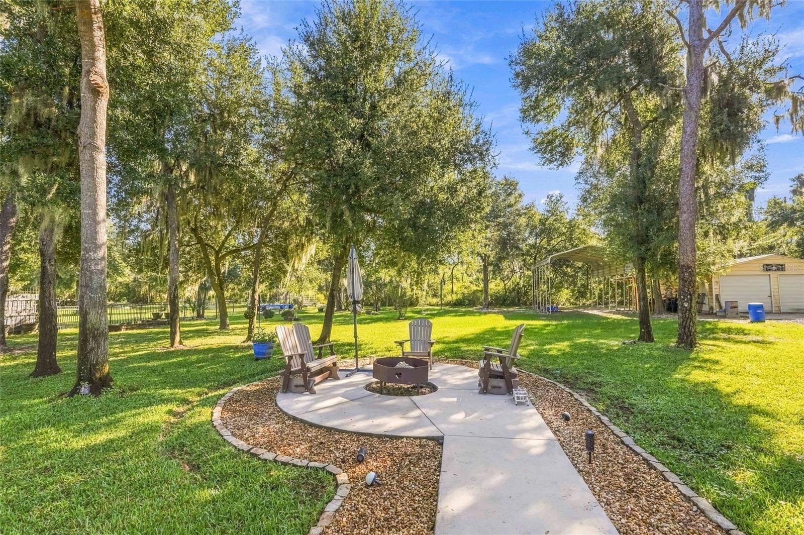 8416 SOUTHWOOD OAKS STREET, Lithia, FL 33547