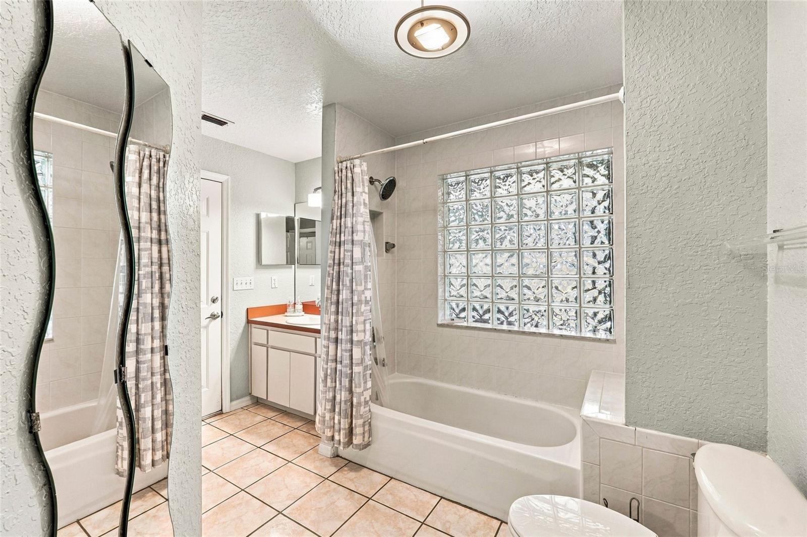 8416 SOUTHWOOD OAKS STREET, Lithia, FL 33547