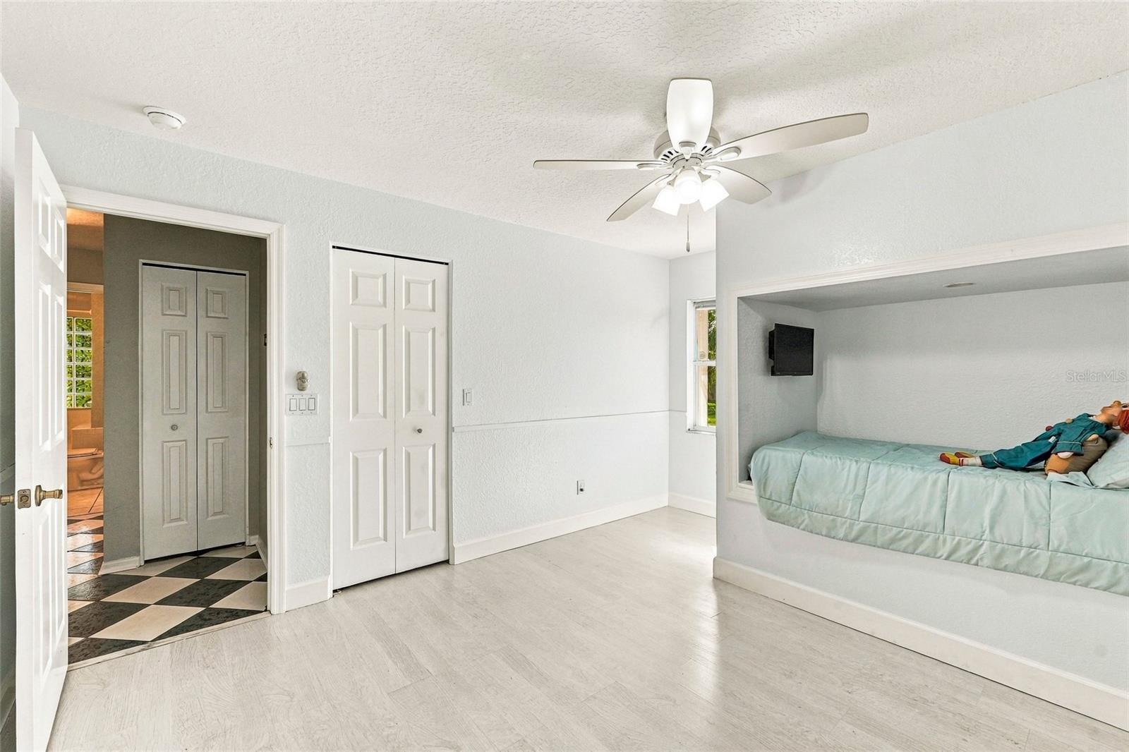 8416 SOUTHWOOD OAKS STREET, Lithia, FL 33547