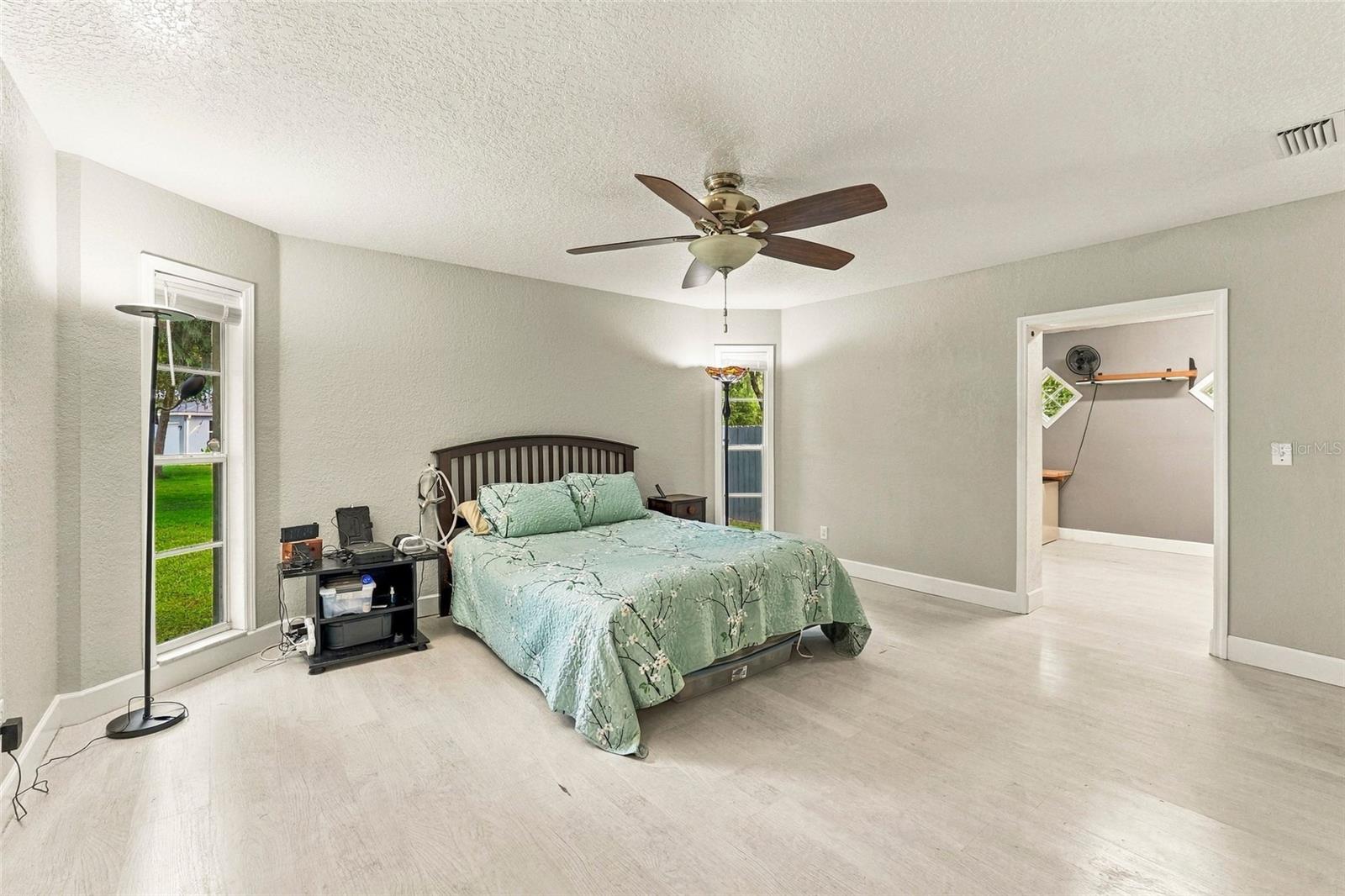 8416 SOUTHWOOD OAKS STREET, Lithia, FL 33547