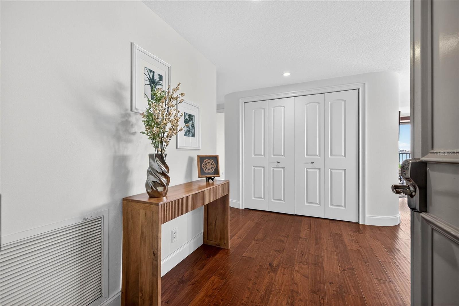 1501 GULF BOULEVARD, #205, Clearwater Beach, FL 33767 1501 GULF BOULEVARD, #205, Clearwater Beach, FL 33767