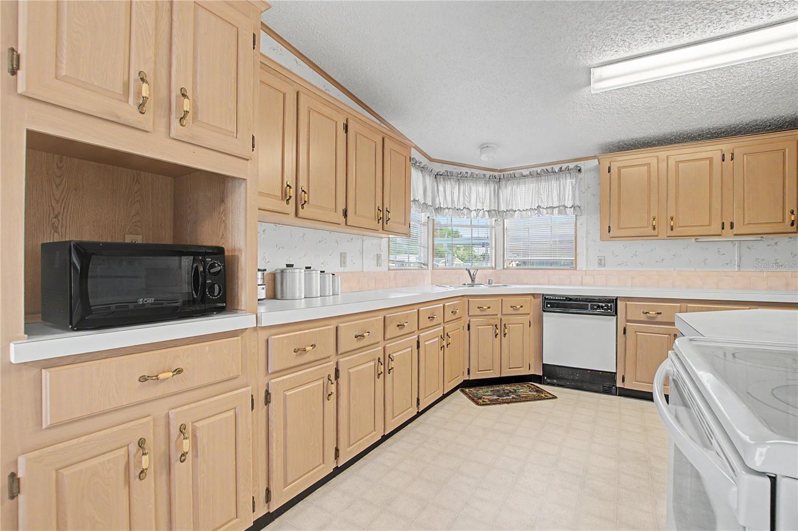 5425 BETMAR DRIVE, Zephyrhills, FL 33542 5425 BETMAR DRIVE, Zephyrhills, FL 33542