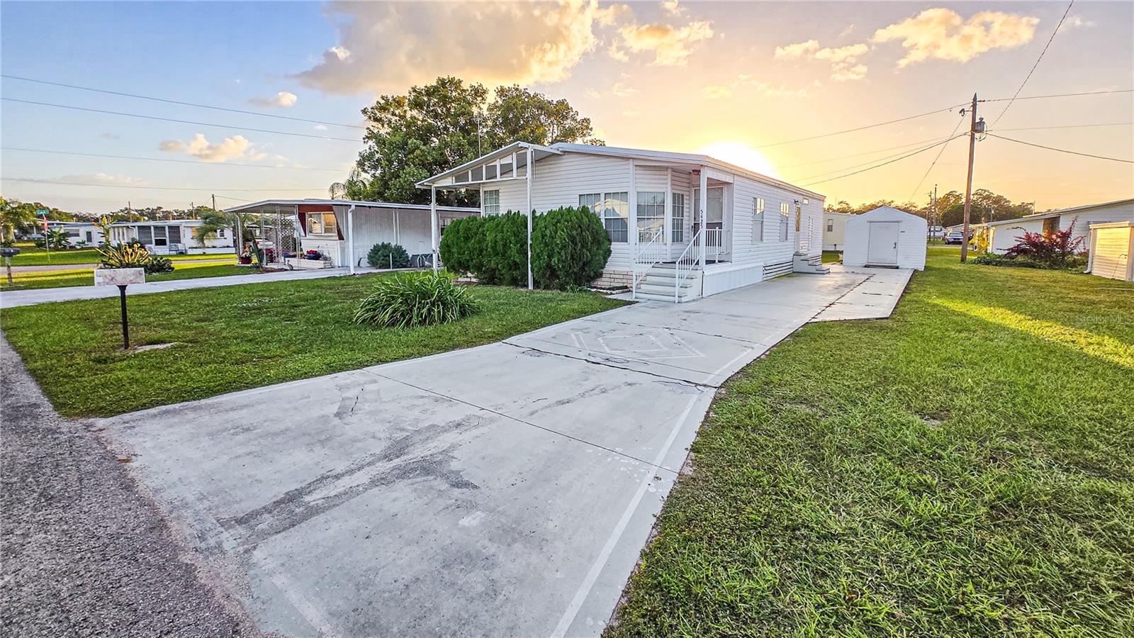 5425 BETMAR DRIVE, Zephyrhills, FL 33542 5425 BETMAR DRIVE, Zephyrhills, FL 33542