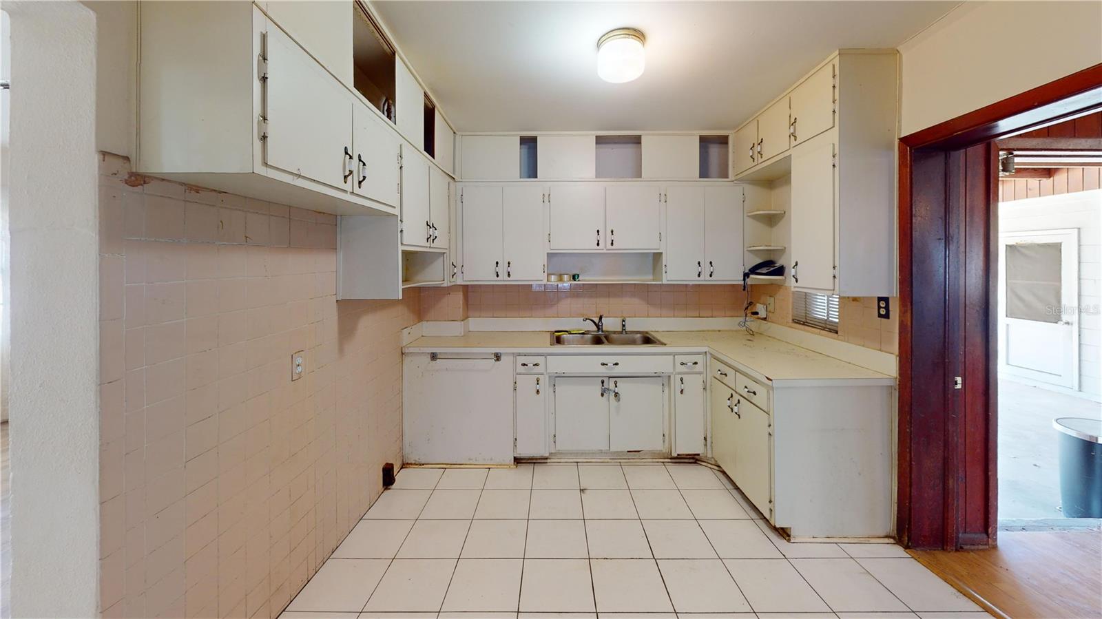 3302 W PAXTON AVENUE, Tampa, FL 33611