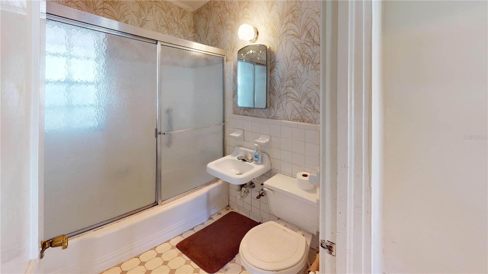3302 W PAXTON AVENUE, Tampa, FL 33611