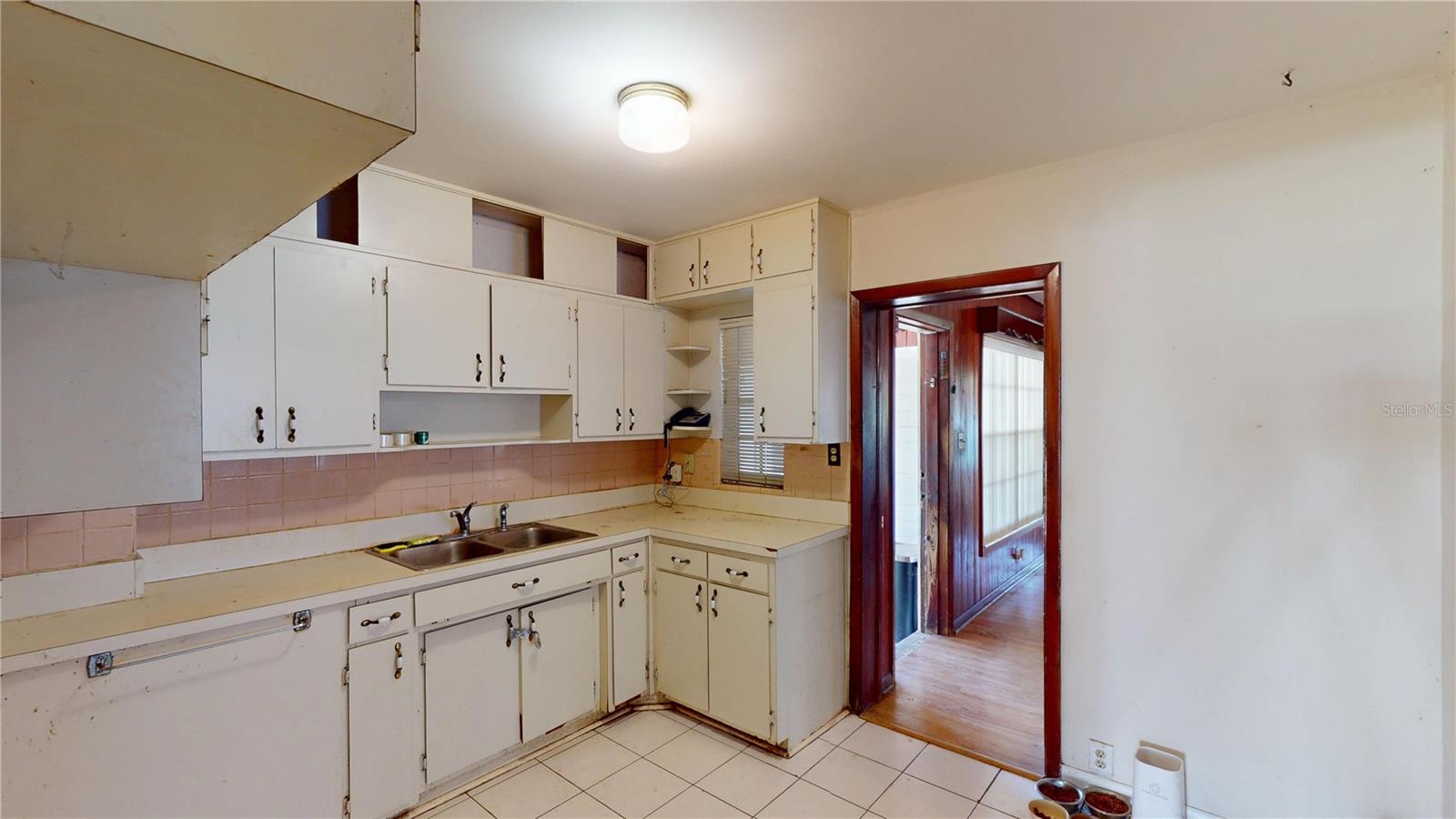 3302 W PAXTON AVENUE, Tampa, FL 33611