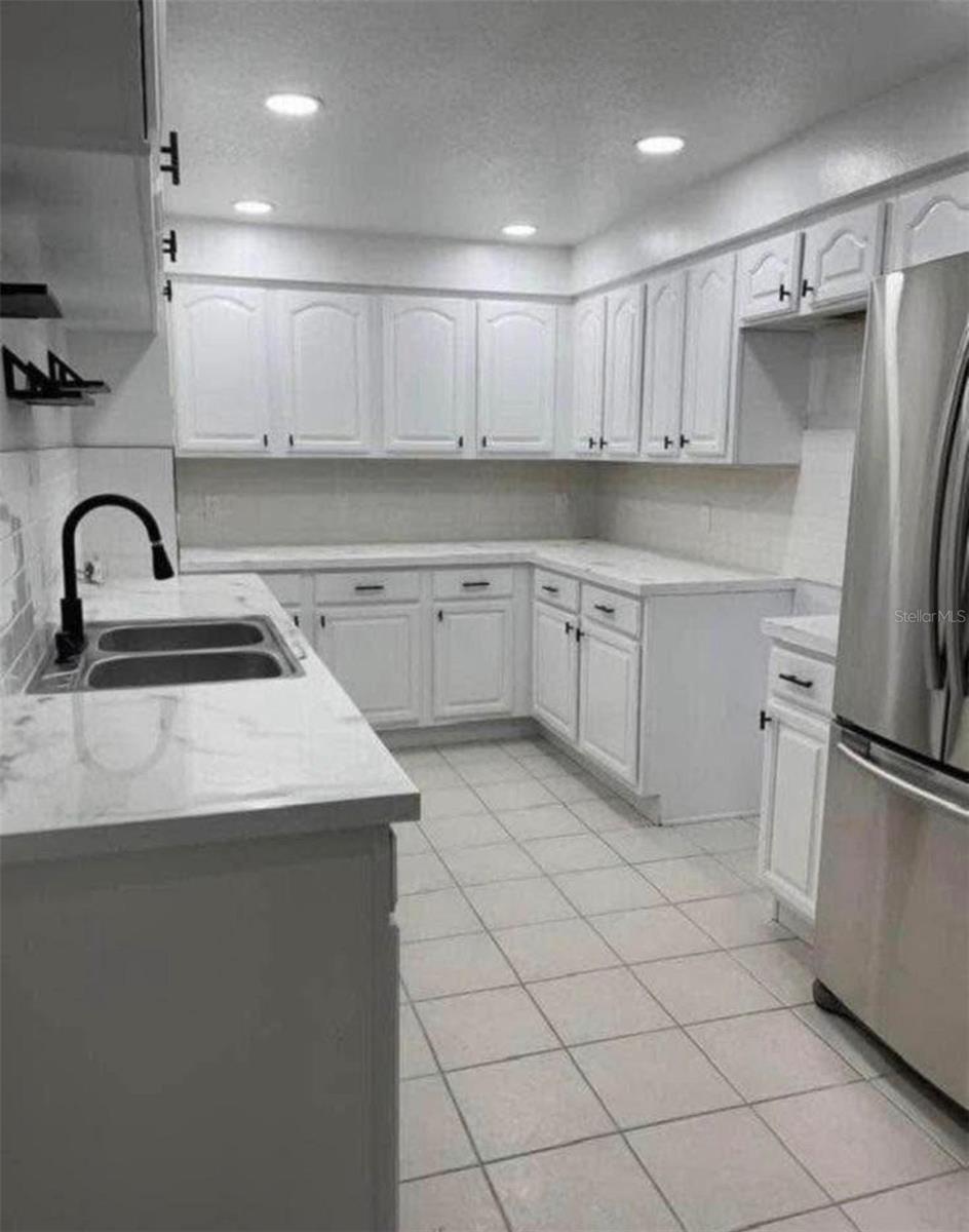 1725 W PERDIZ STREET, Tampa, FL 33612