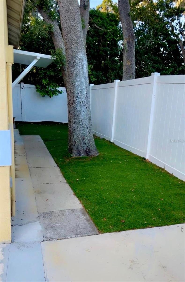 1725 W PERDIZ STREET, Tampa, FL 33612