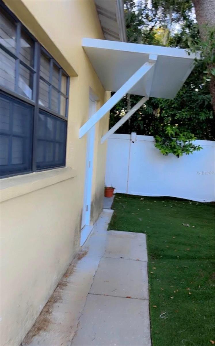 1725 W PERDIZ STREET, Tampa, FL 33612