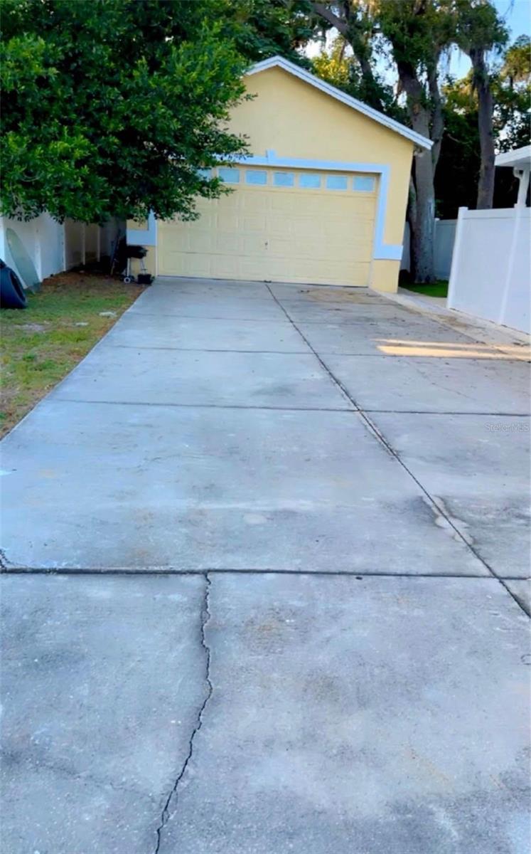 1725 W PERDIZ STREET, Tampa, FL 33612