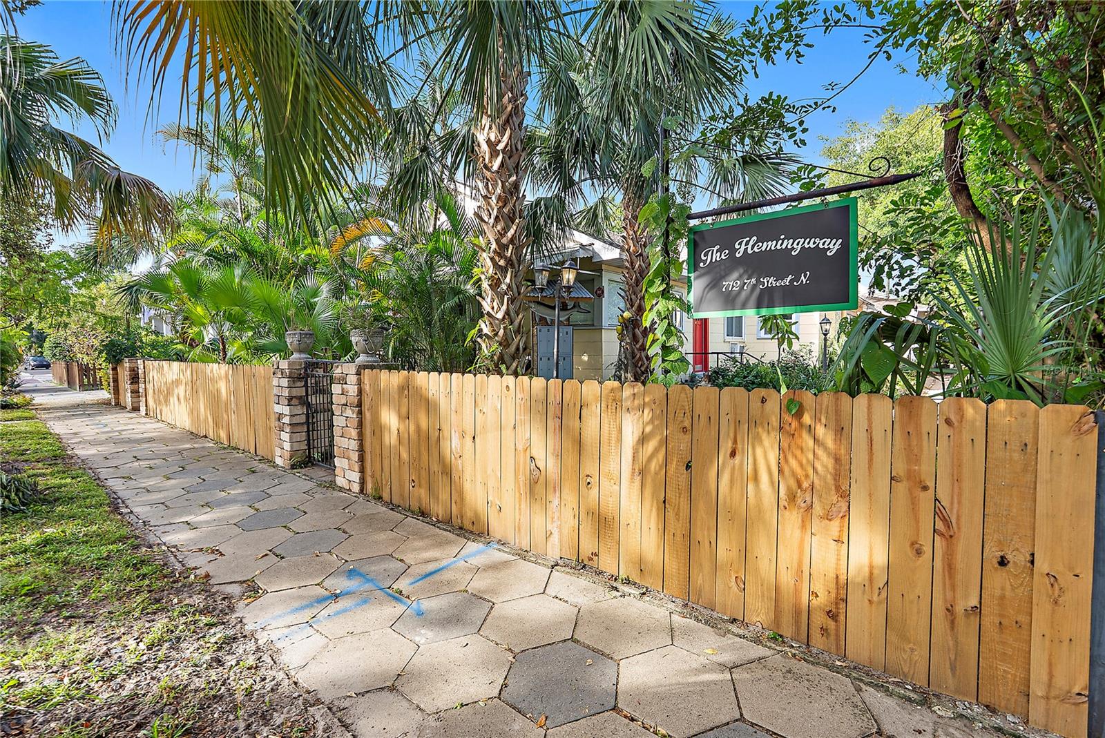 712 7TH STREET N, St Petersburg, FL 33701 712 7TH STREET N, St Petersburg, FL 33701