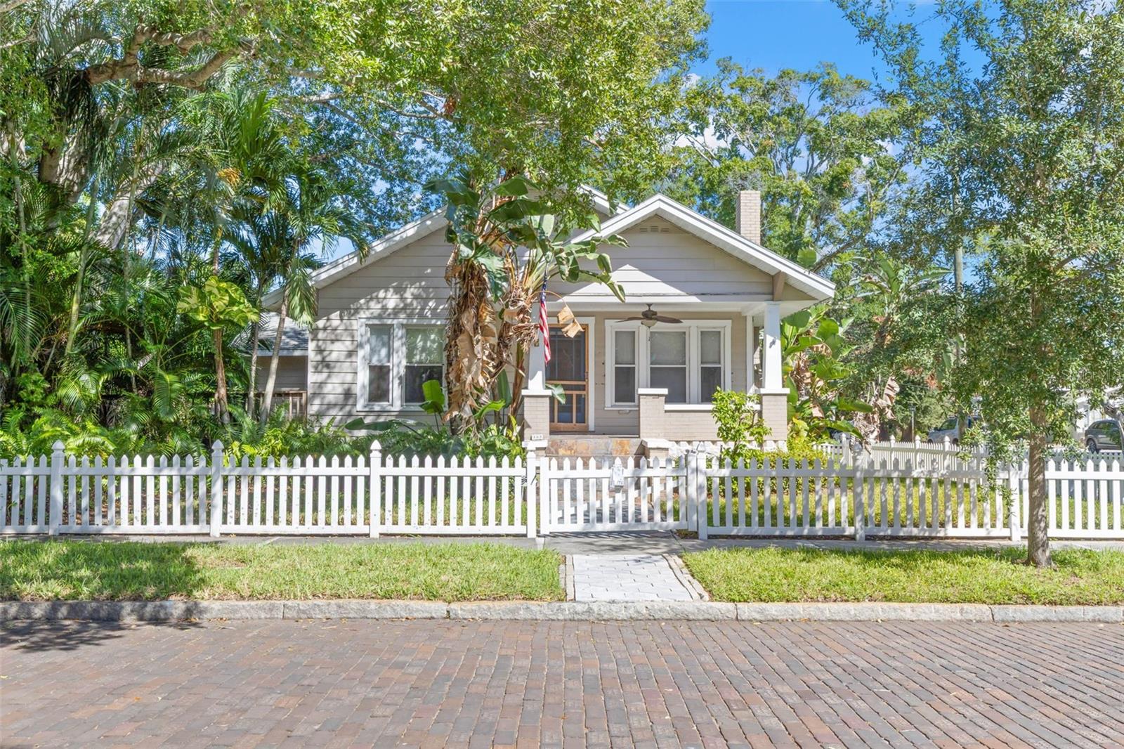 165 11TH AVENUE NE, St Petersburg, FL 33701 165 11TH AVENUE NE, St Petersburg, FL 33701