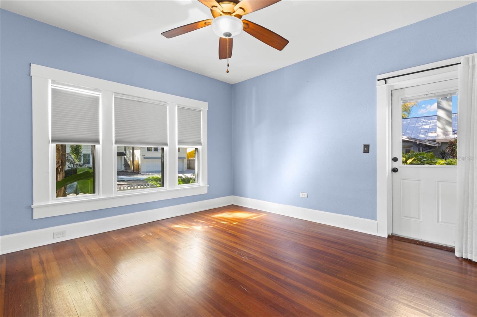 165 11TH AVENUE NE, St Petersburg, FL 33701