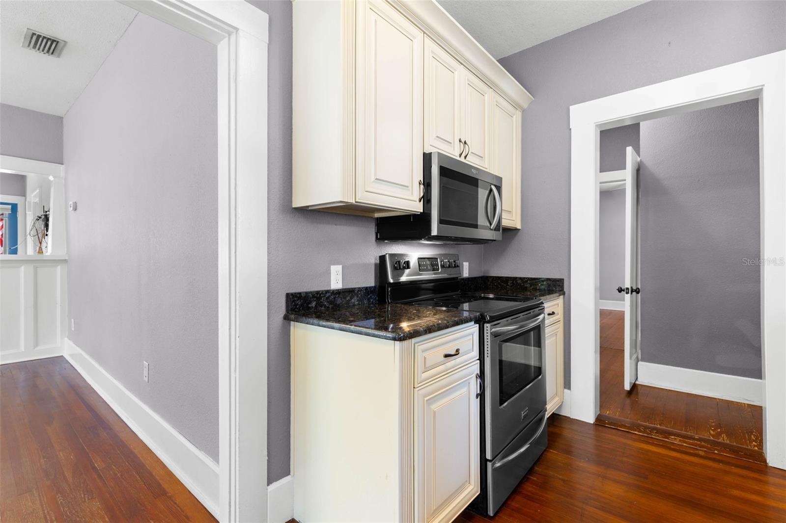 165 11TH AVENUE NE, St Petersburg, FL 33701