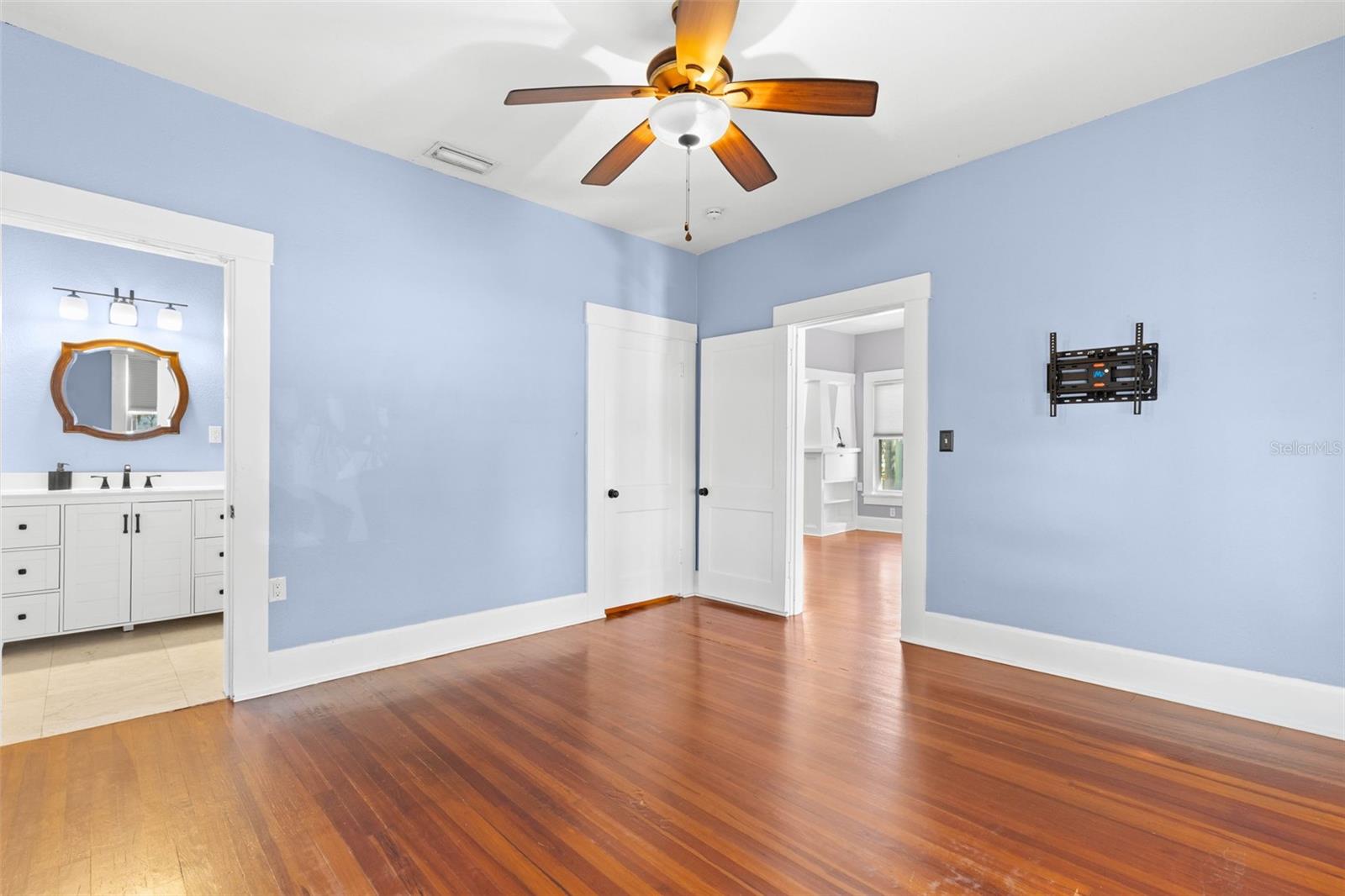 165 11TH AVENUE NE, St Petersburg, FL 33701