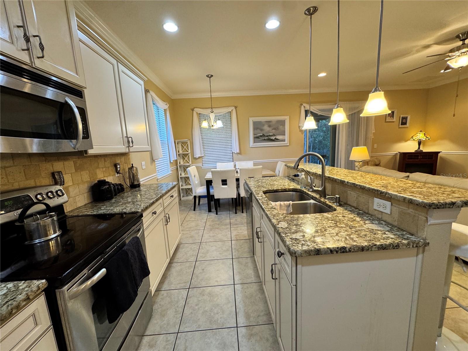 11048 PARADISE POINT WAY, New Port Richey, FL 34654