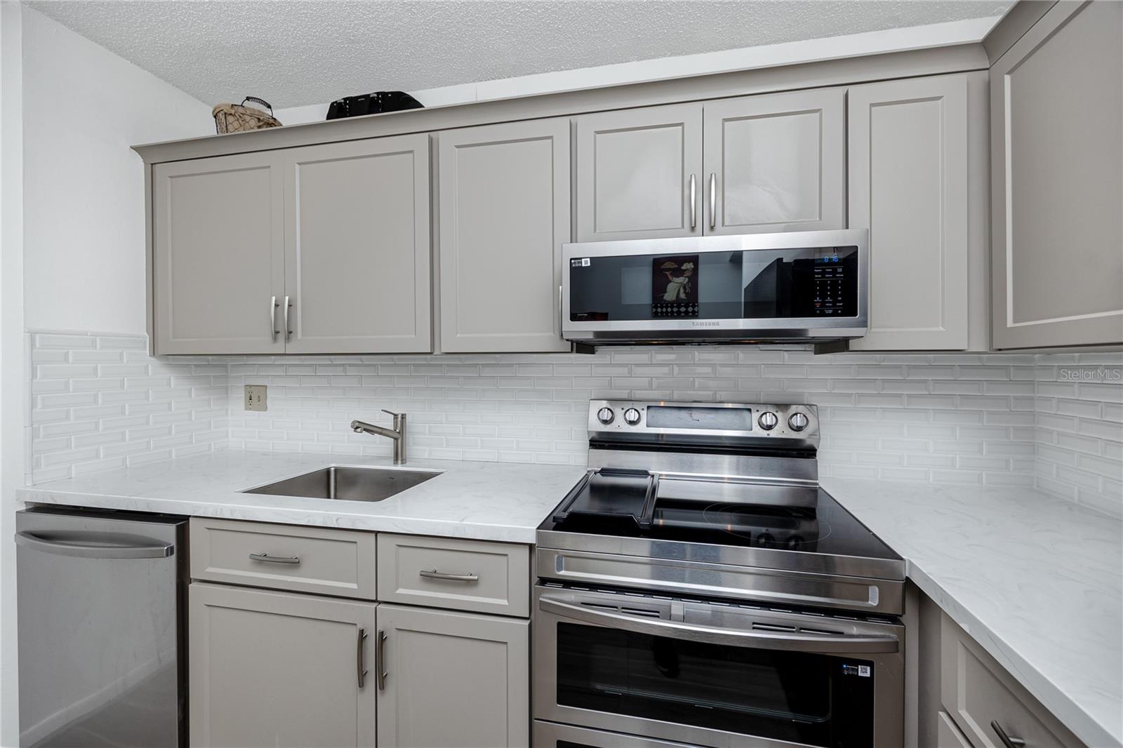2207 BELLEAIR ROAD, #B30, Clearwater, FL 33764