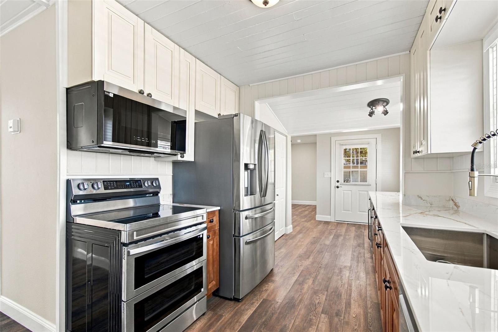 8135 BAYSHORE DRIVE, Treasure Island, FL 33706