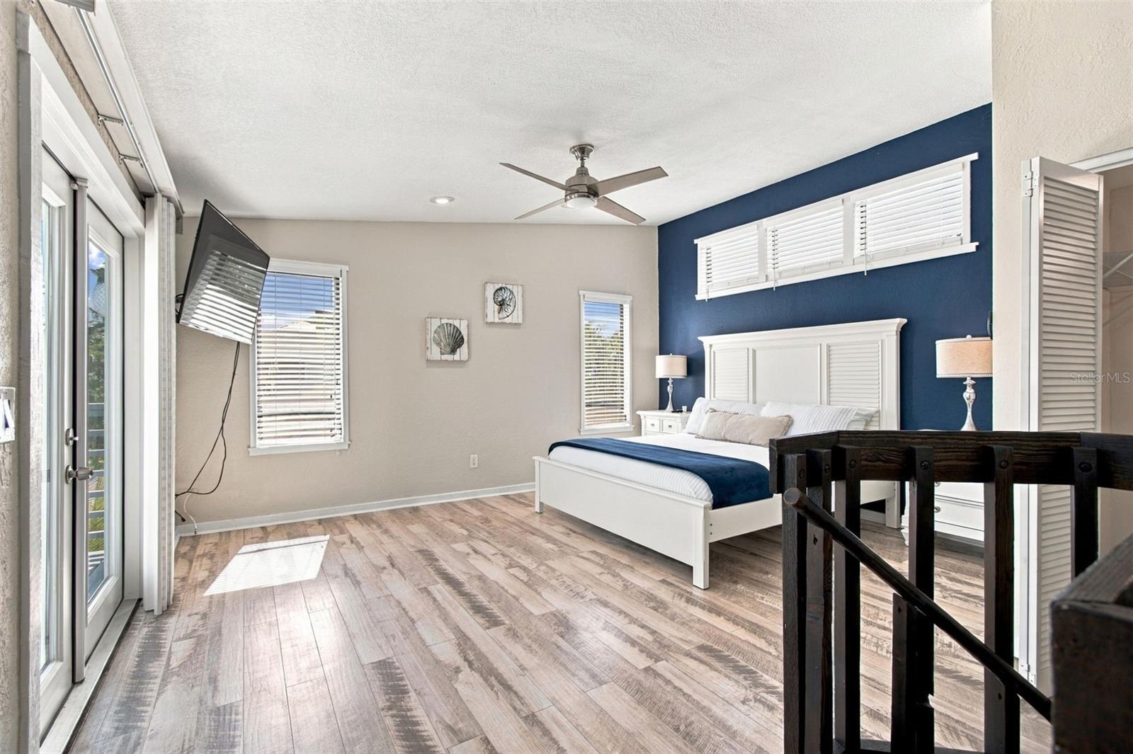8135 BAYSHORE DRIVE, Treasure Island, FL 33706