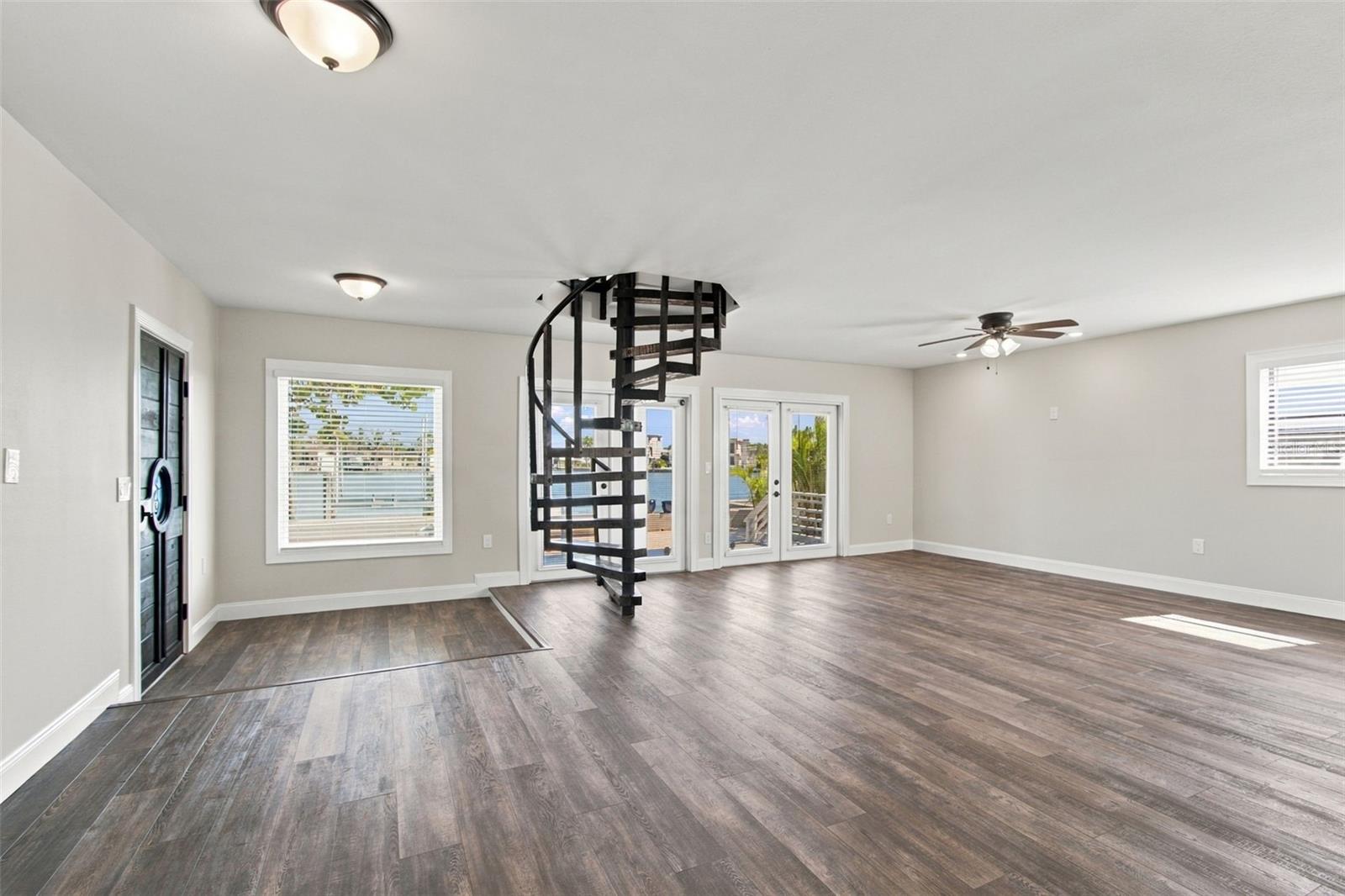 8135 BAYSHORE DRIVE, Treasure Island, FL 33706