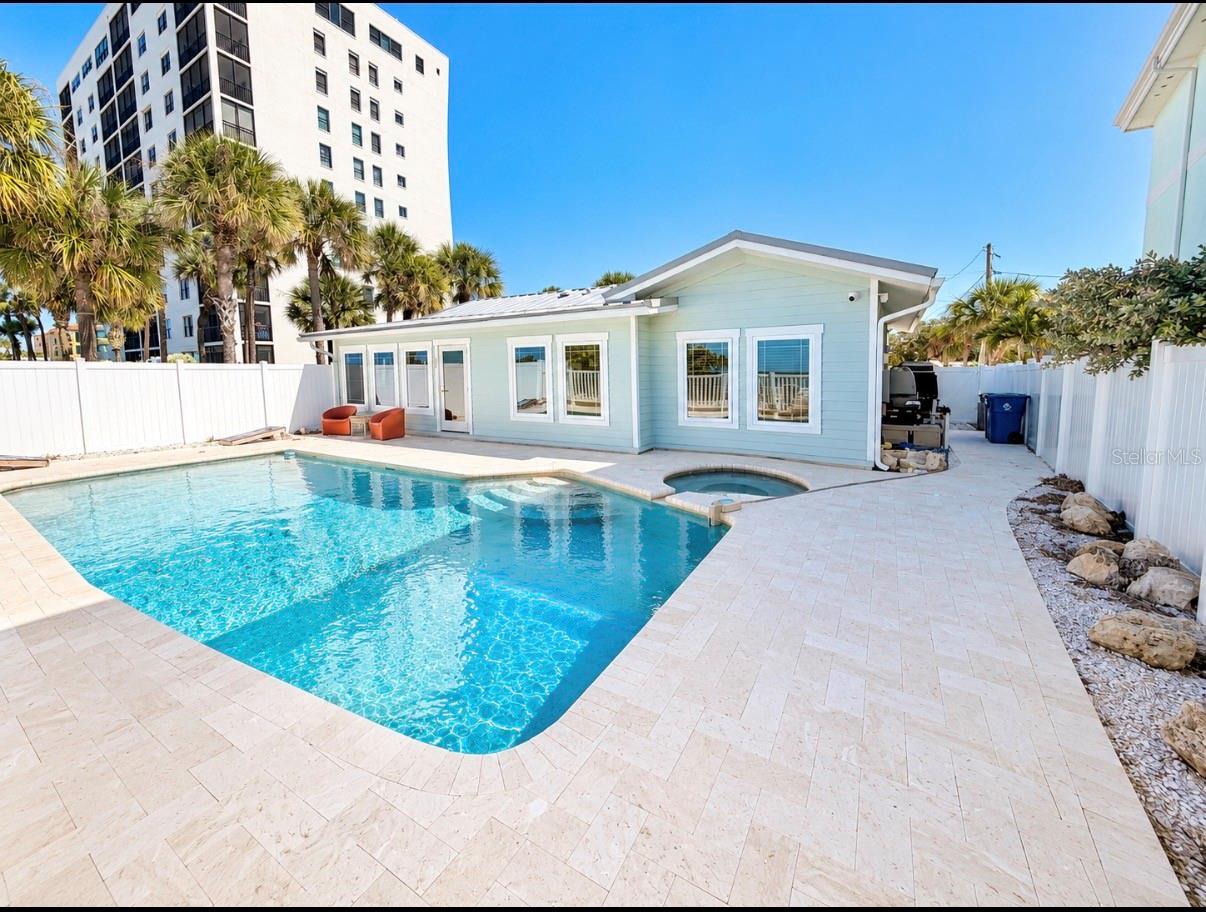 822 GULF BOULEVARD, #1, Indian Rocks Beach, FL 33785