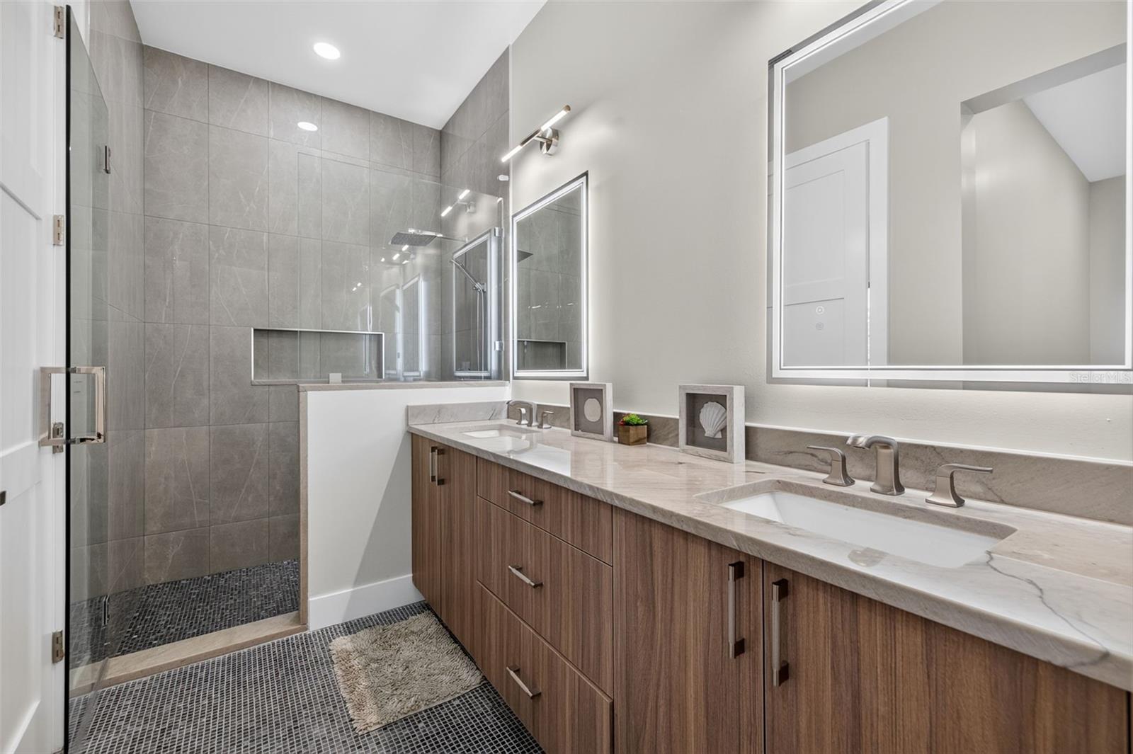 4219 W BAY VIEW AVENUE, Tampa, FL 33611