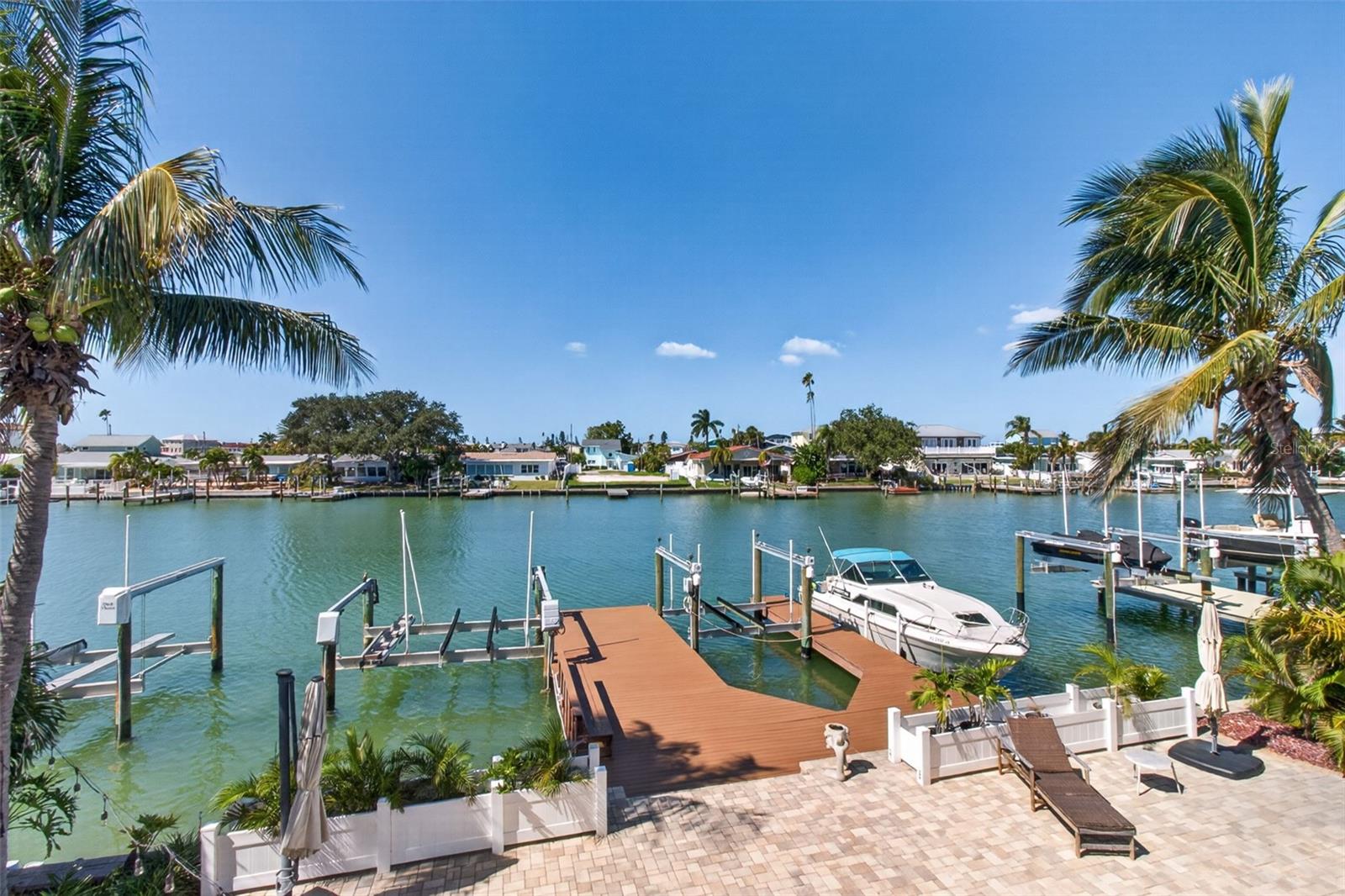 532 JOHNS PASS AVENUE, Madeira Beach, FL 33708