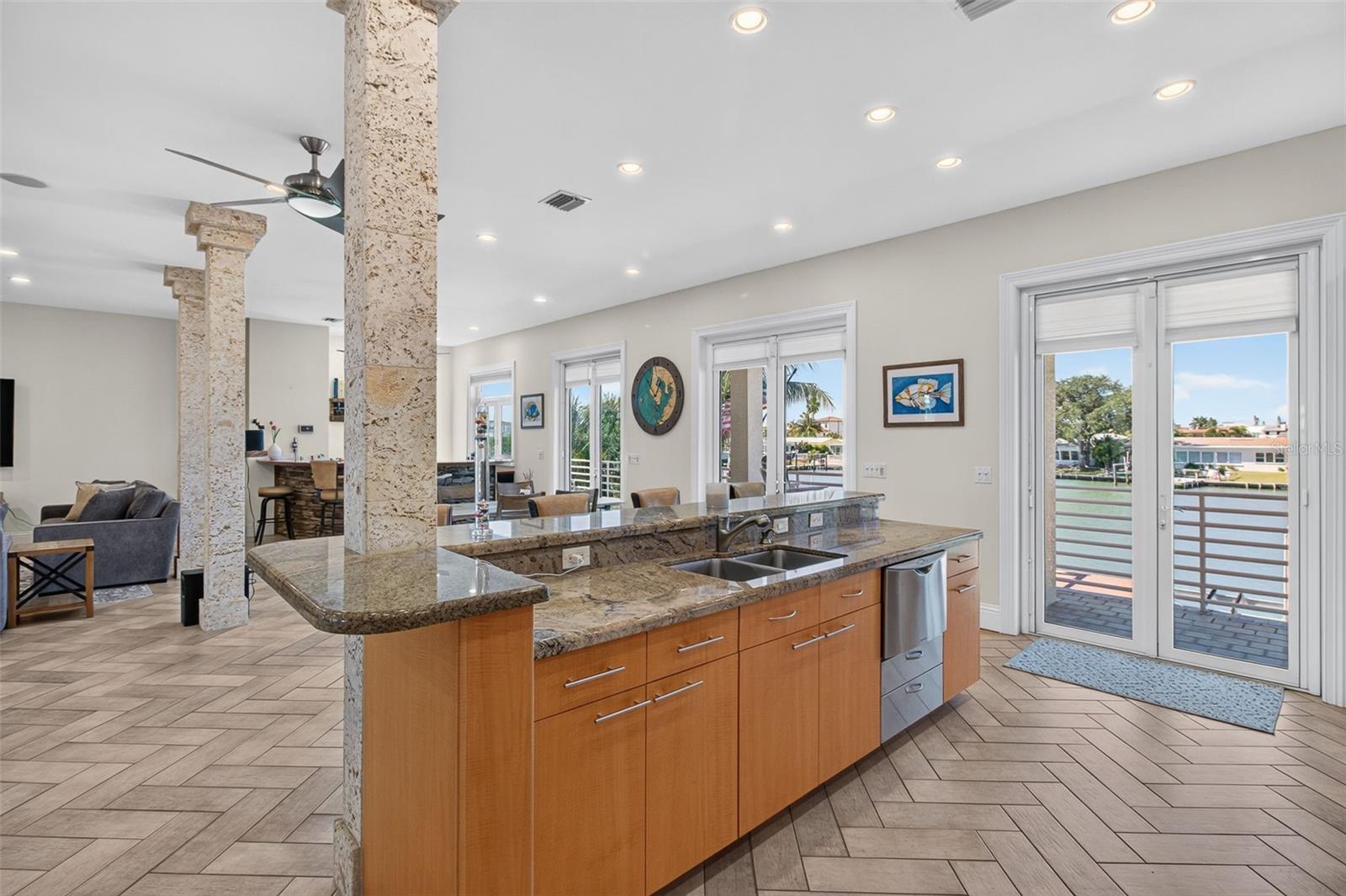 532 JOHNS PASS AVENUE, Madeira Beach, FL 33708