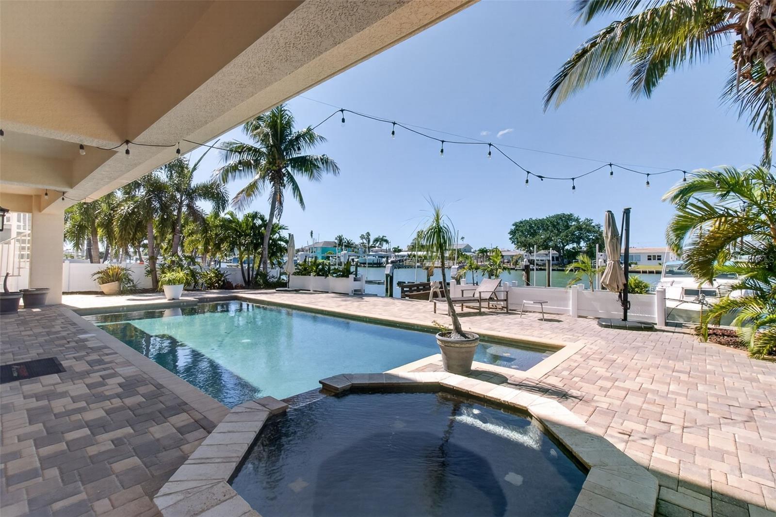 532 JOHNS PASS AVENUE, Madeira Beach, FL 33708