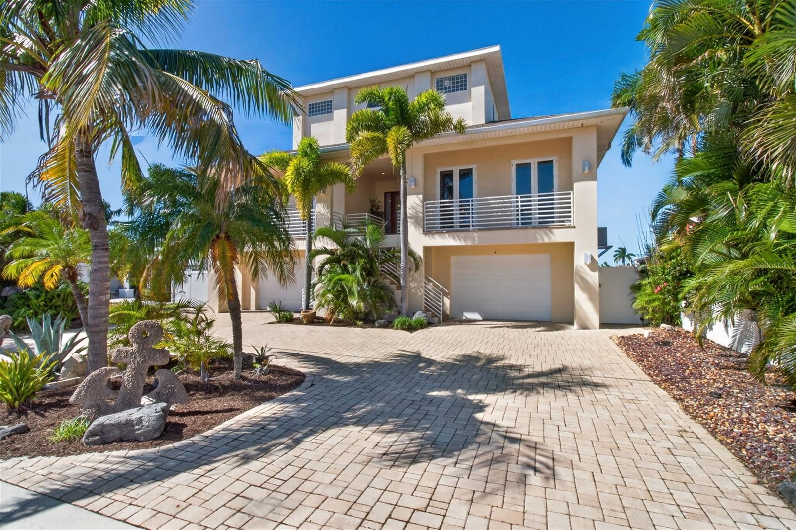 532 JOHNS PASS AVENUE, Madeira Beach, FL 33708