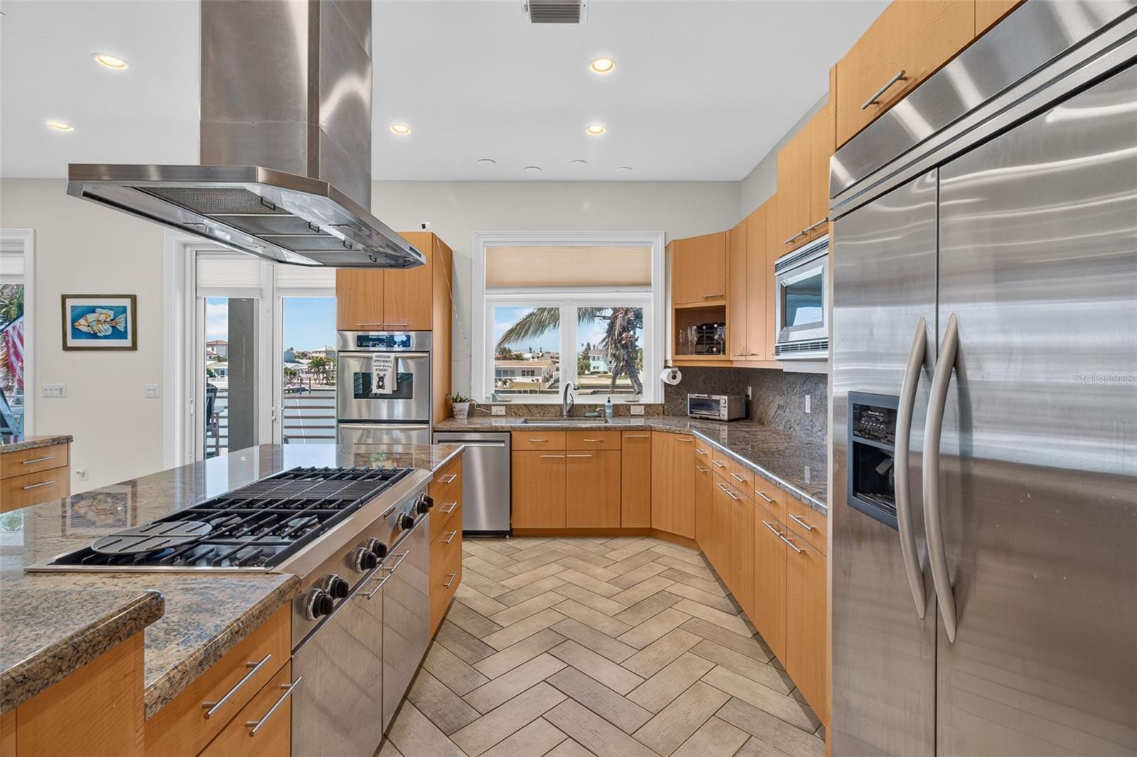 532 JOHNS PASS AVENUE, Madeira Beach, FL 33708