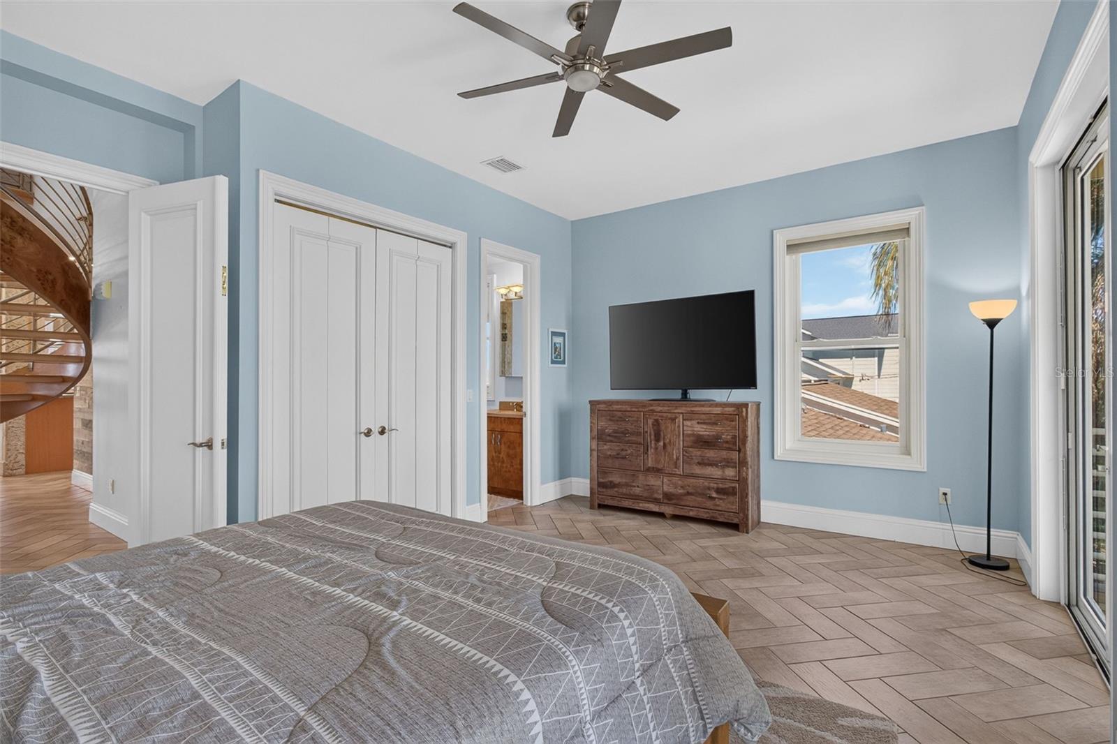532 JOHNS PASS AVENUE, Madeira Beach, FL 33708