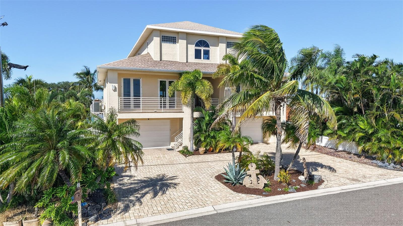 532 JOHNS PASS AVENUE, Madeira Beach, FL 33708