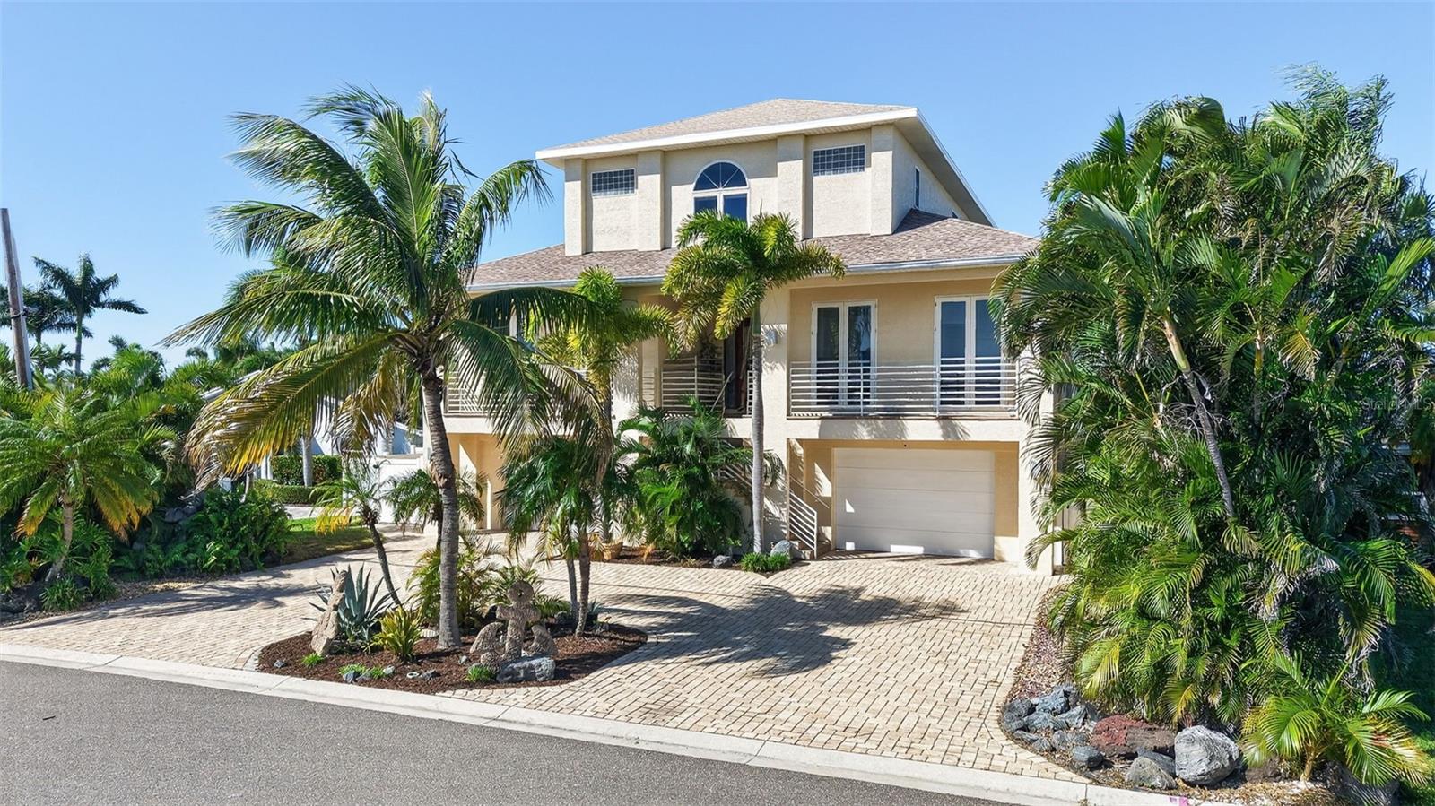 532 JOHNS PASS AVENUE, Madeira Beach, FL 33708