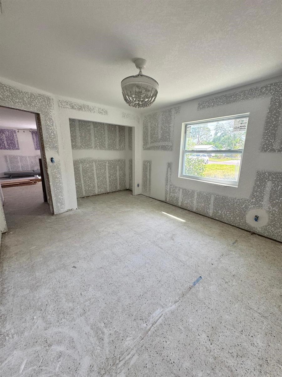 4990 VENETIAN BOULEVARD NE, St Petersburg, FL 33703