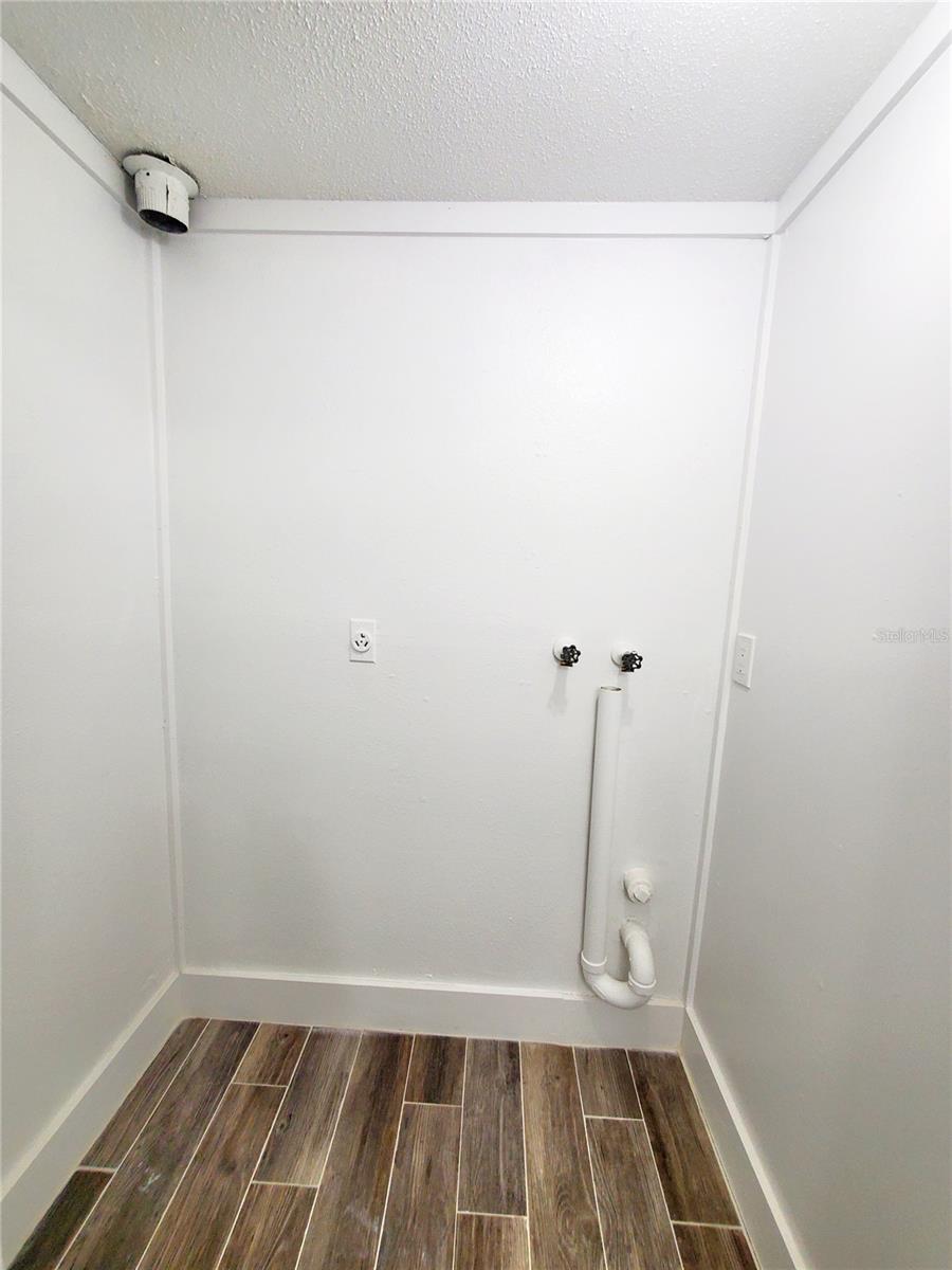 LAUNDRY AREA