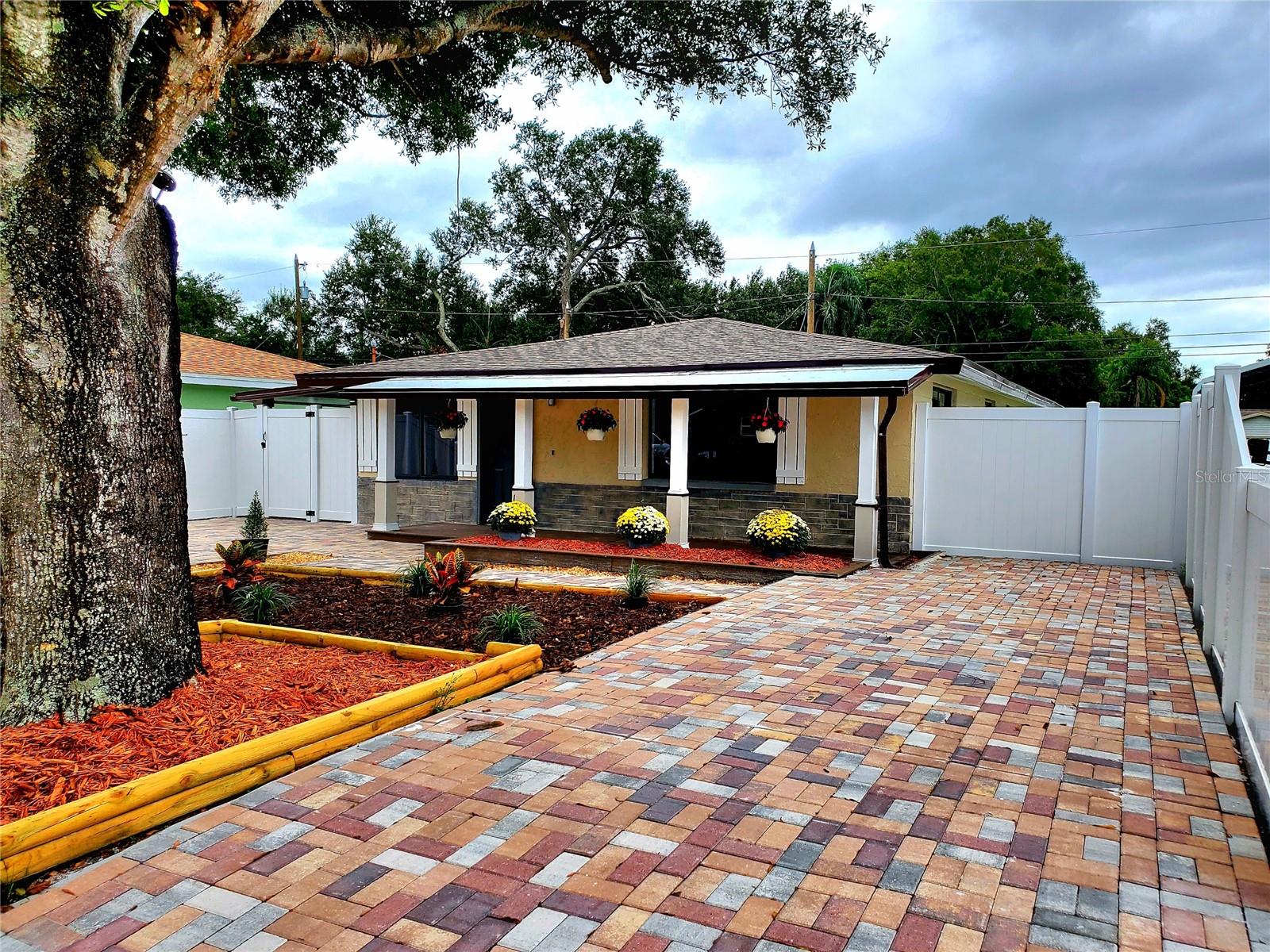 CUSTOM CRAFTSMAN STYLE HOME