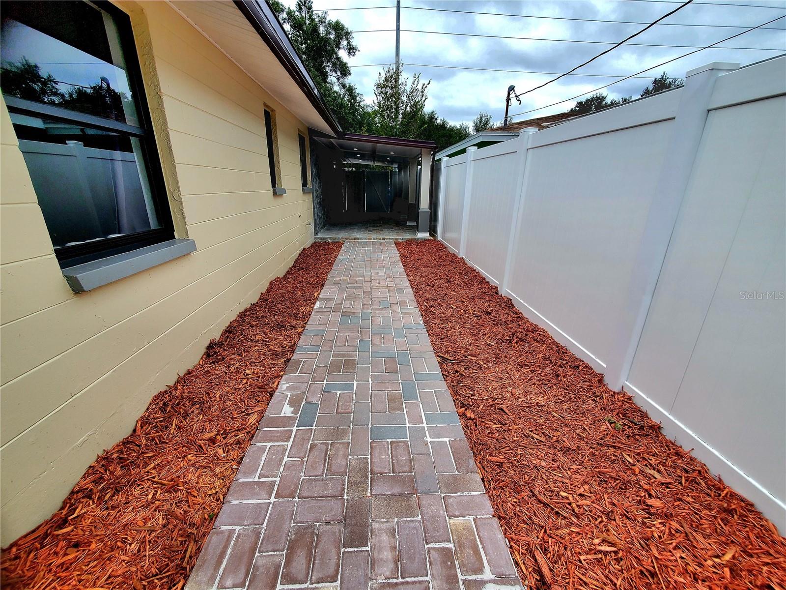 SIDE YARD