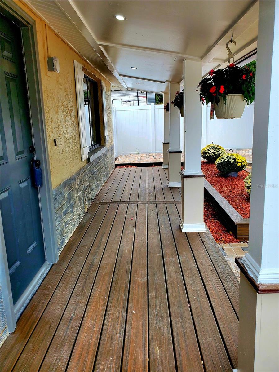 COVERED FRONT PORCH