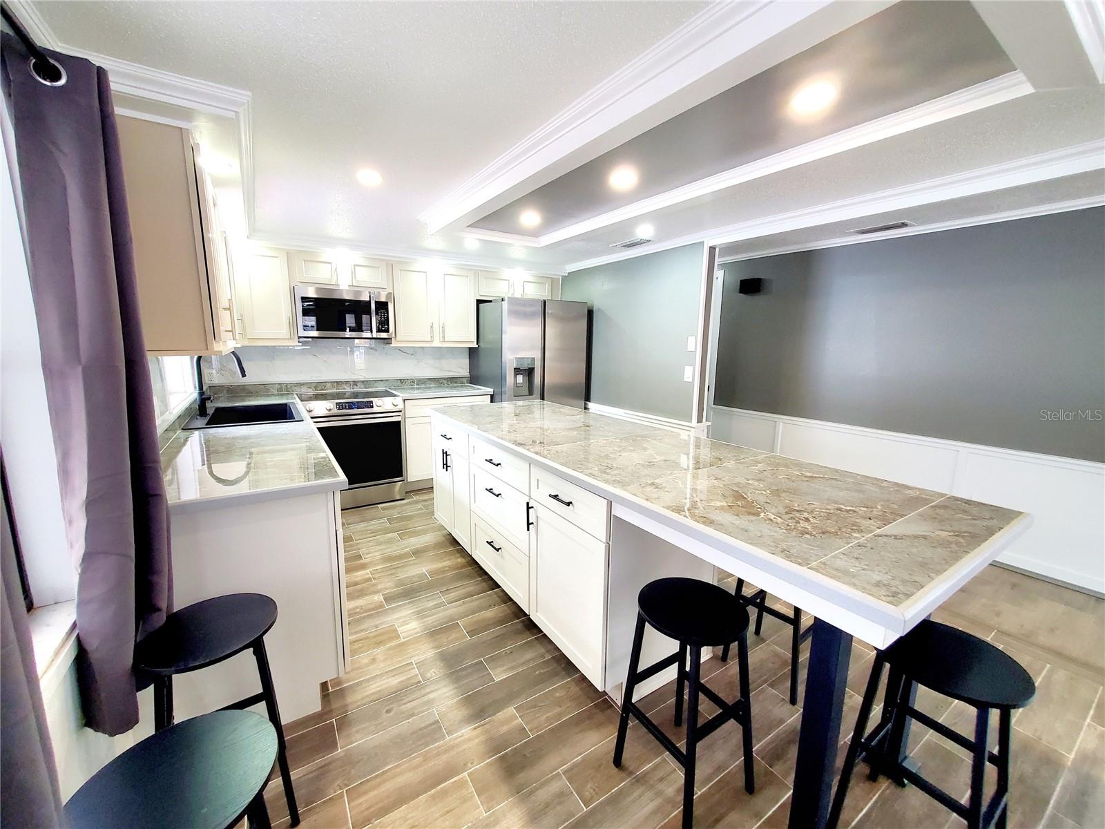 CUSTOM KITCHEN
