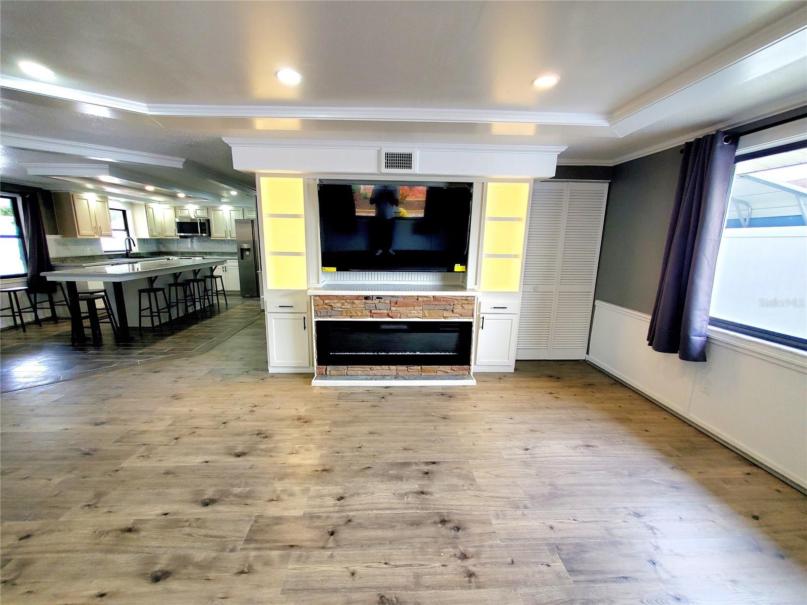 FIREPLACE & TV