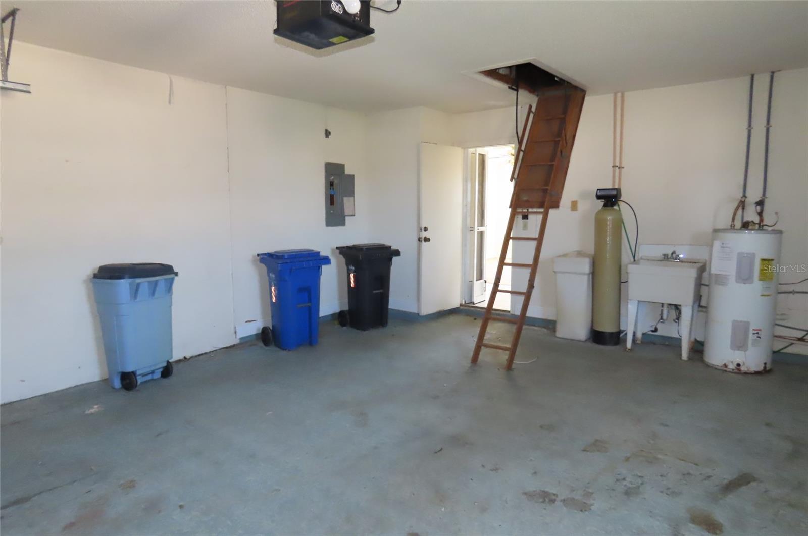 910 EL RANCHO DRIVE, Sun City Center, FL 33573