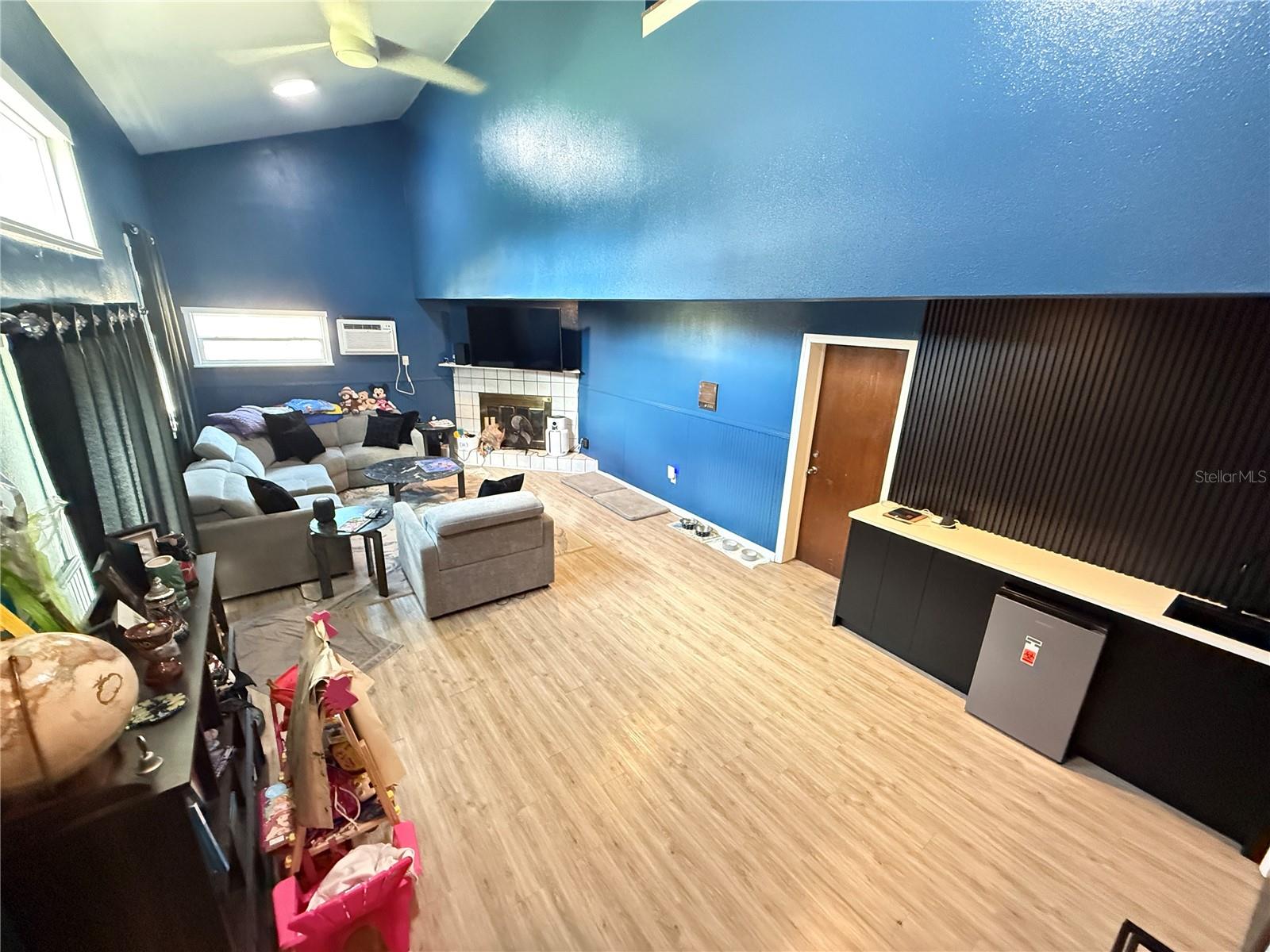 1st floor living room